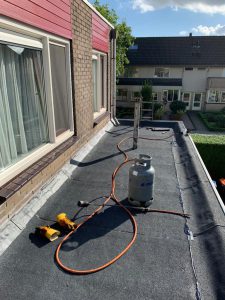 Maandag Kiekjesdag! 13-07 Dakreparatie